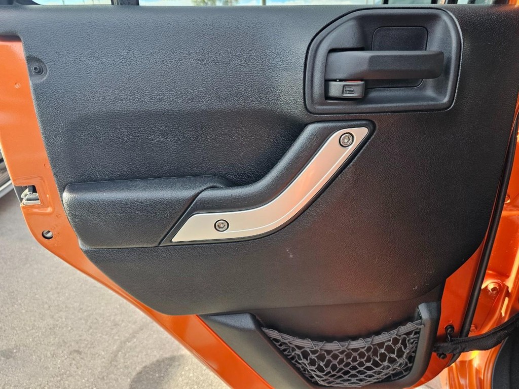 Jeep Wrangler Unlimited Vehicle Full-screen Gallery Image 32