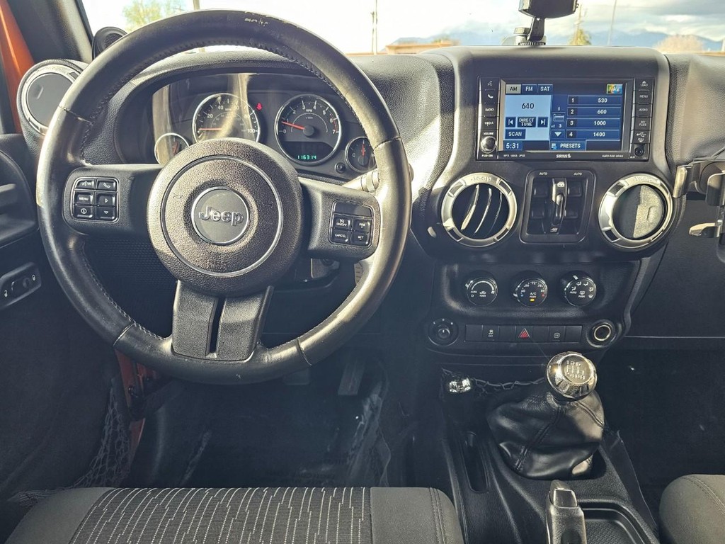 Jeep Wrangler Unlimited Vehicle Full-screen Gallery Image 35