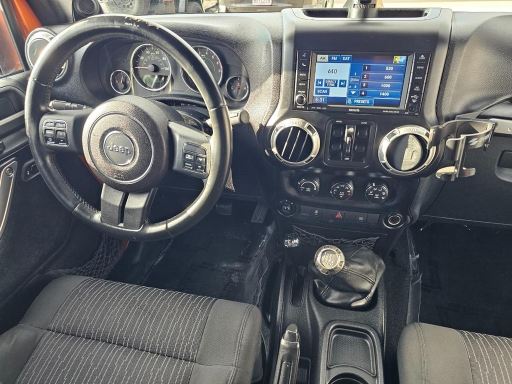 Jeep Wrangler Unlimited Vehicle Full-screen Gallery Image 37