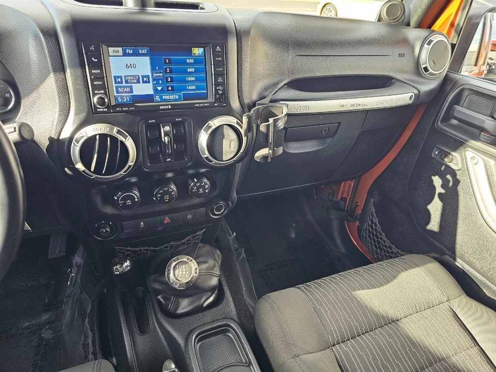 Jeep Wrangler Unlimited Vehicle Full-screen Gallery Image 38