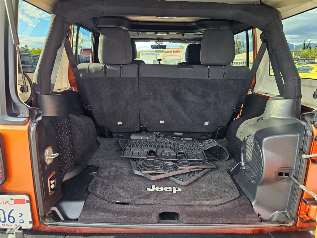 Jeep Wrangler Unlimited Vehicle Full-screen Gallery Image 40