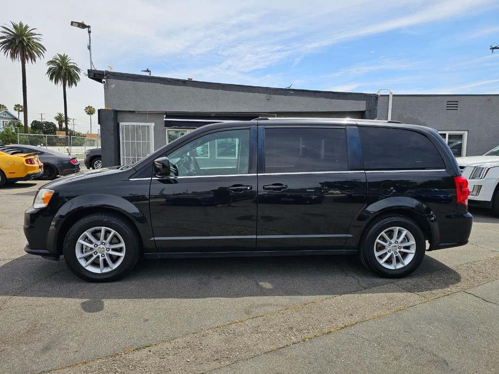 Dodge Grand Caravan Vehicle Full-screen Gallery Image 3