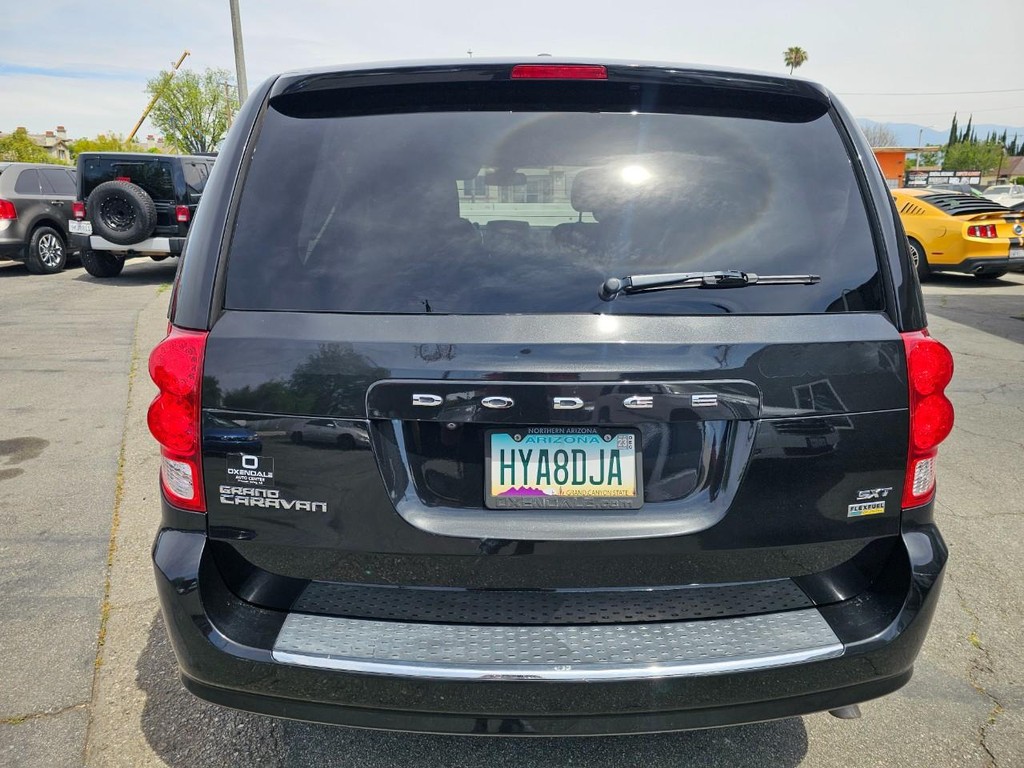 Dodge Grand Caravan Vehicle Full-screen Gallery Image 5