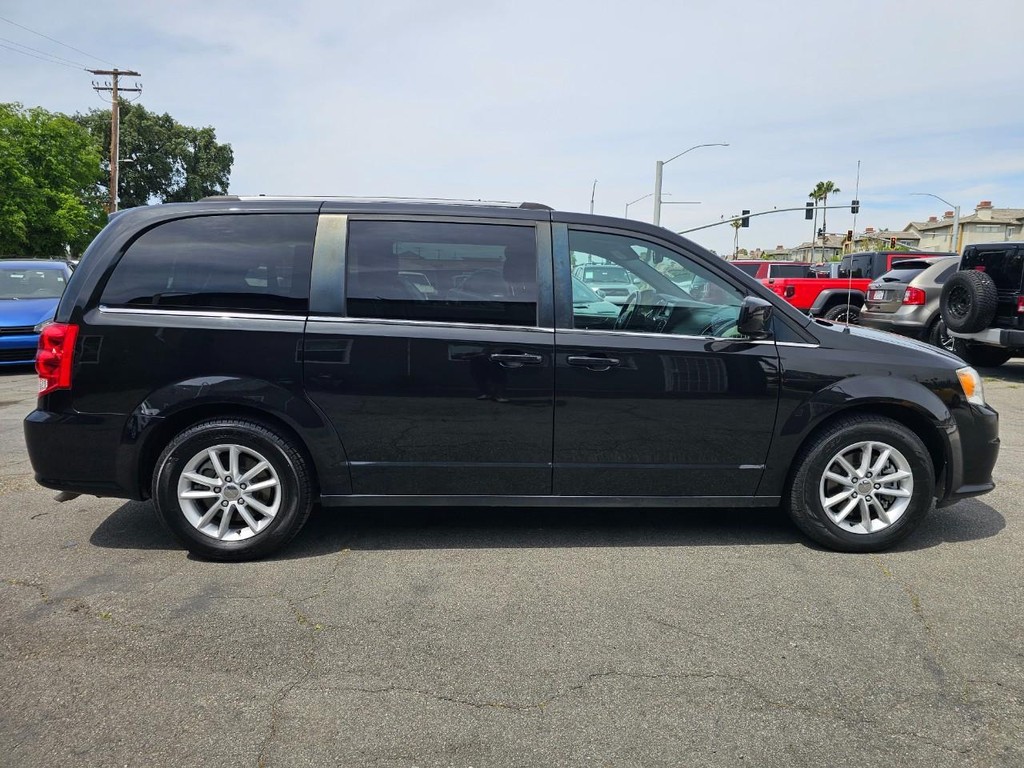 Dodge Grand Caravan Vehicle Full-screen Gallery Image 7