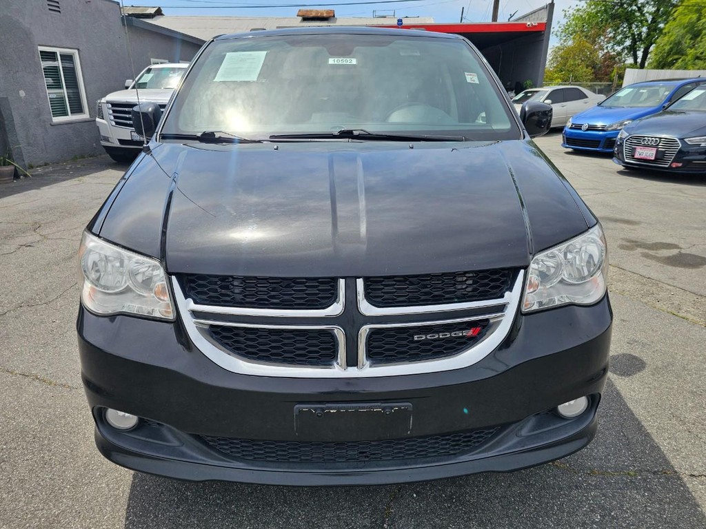 Dodge Grand Caravan Vehicle Full-screen Gallery Image 9