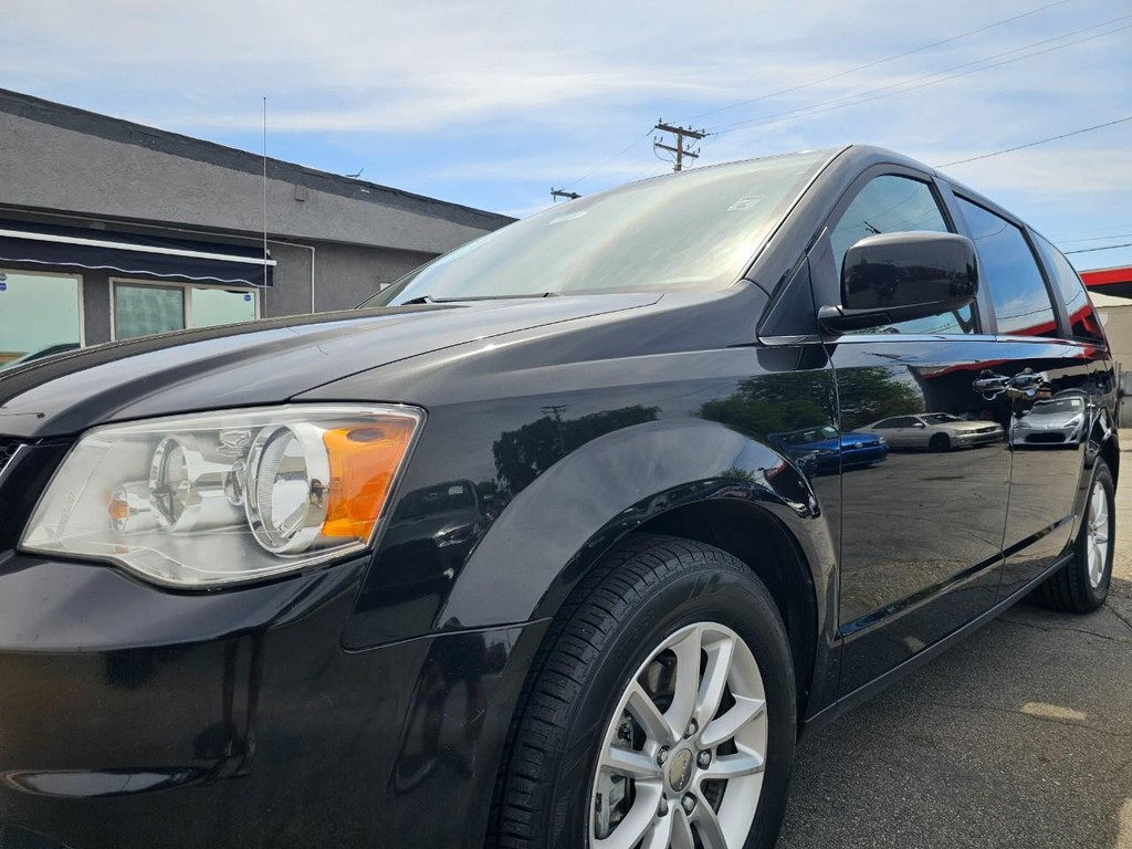 Dodge Grand Caravan Vehicle Full-screen Gallery Image 11