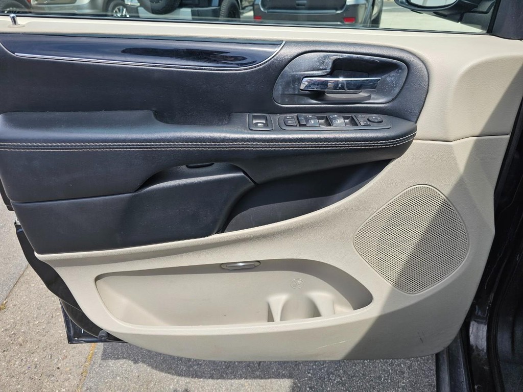 Dodge Grand Caravan Vehicle Full-screen Gallery Image 17