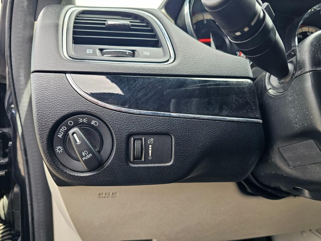 Dodge Grand Caravan Vehicle Full-screen Gallery Image 19