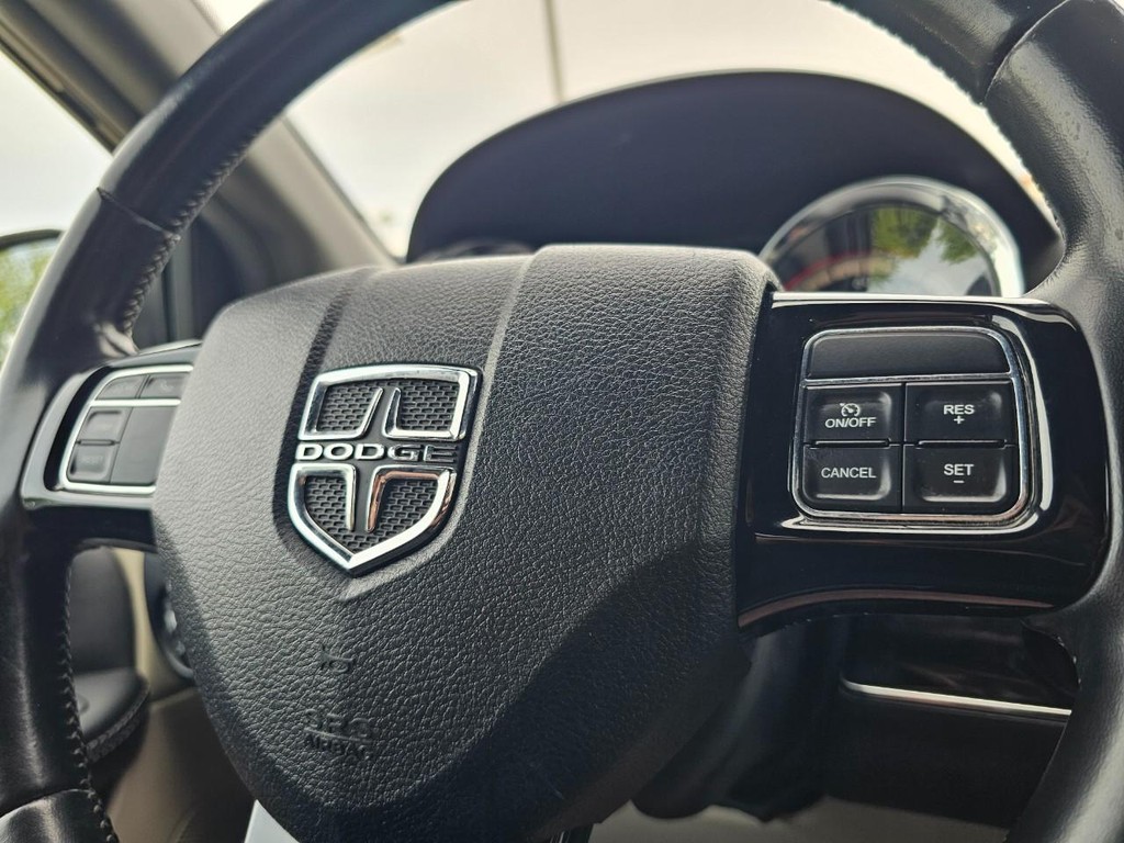 Dodge Grand Caravan Vehicle Full-screen Gallery Image 21