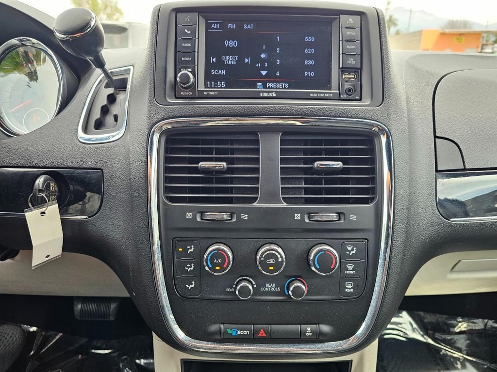 Dodge Grand Caravan Vehicle Full-screen Gallery Image 23