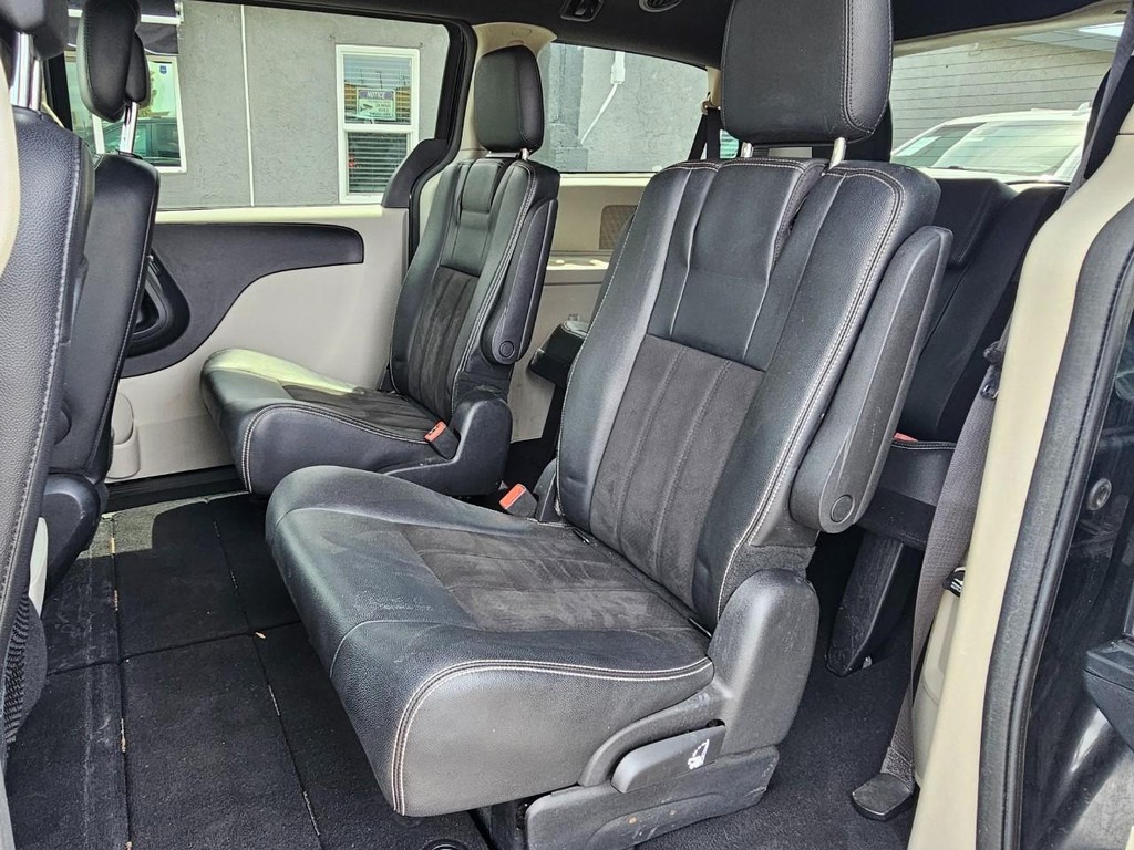 Dodge Grand Caravan Vehicle Full-screen Gallery Image 25