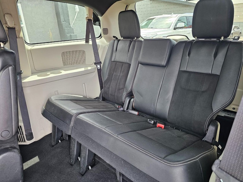 Dodge Grand Caravan Vehicle Full-screen Gallery Image 26