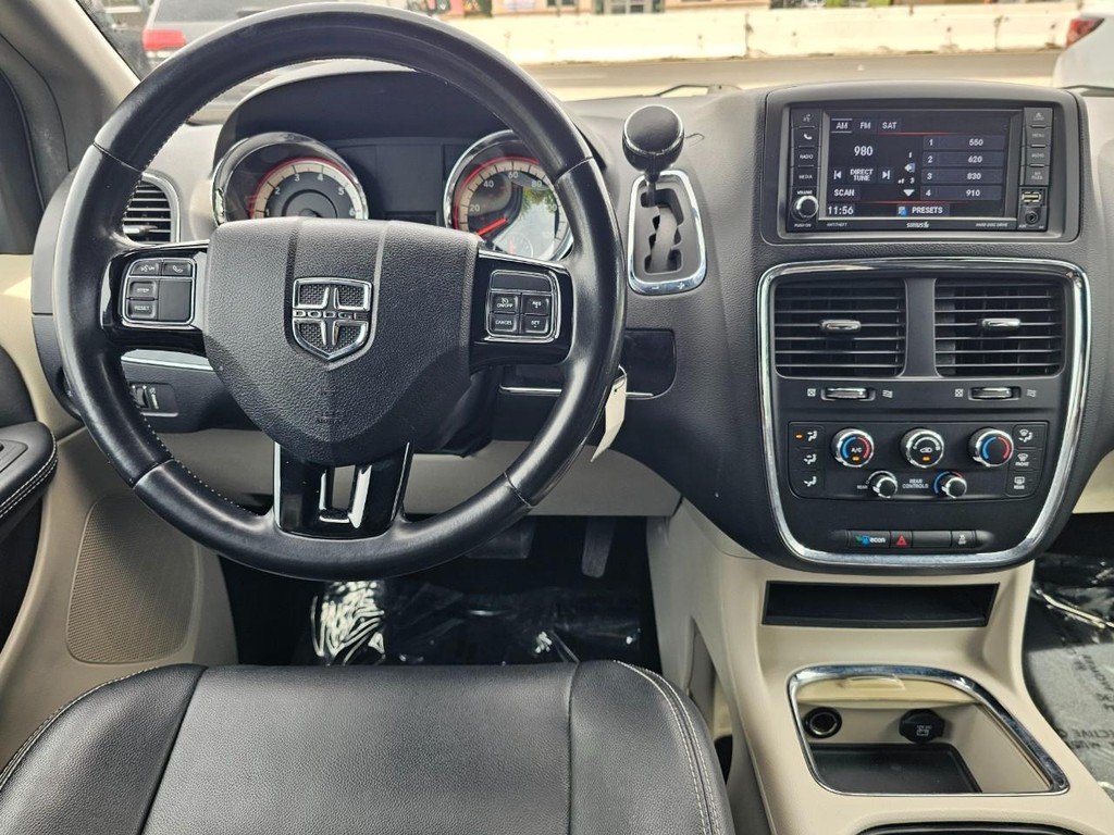 Dodge Grand Caravan Vehicle Full-screen Gallery Image 28