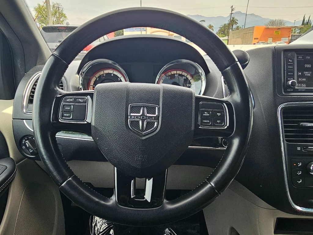 Dodge Grand Caravan Vehicle Full-screen Gallery Image 29