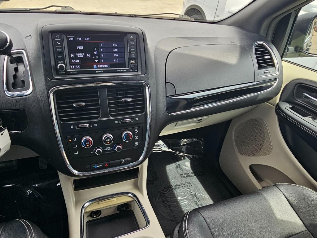 Dodge Grand Caravan Vehicle Full-screen Gallery Image 31