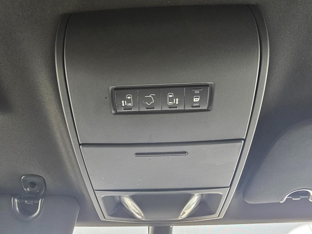 Dodge Grand Caravan Vehicle Full-screen Gallery Image 32