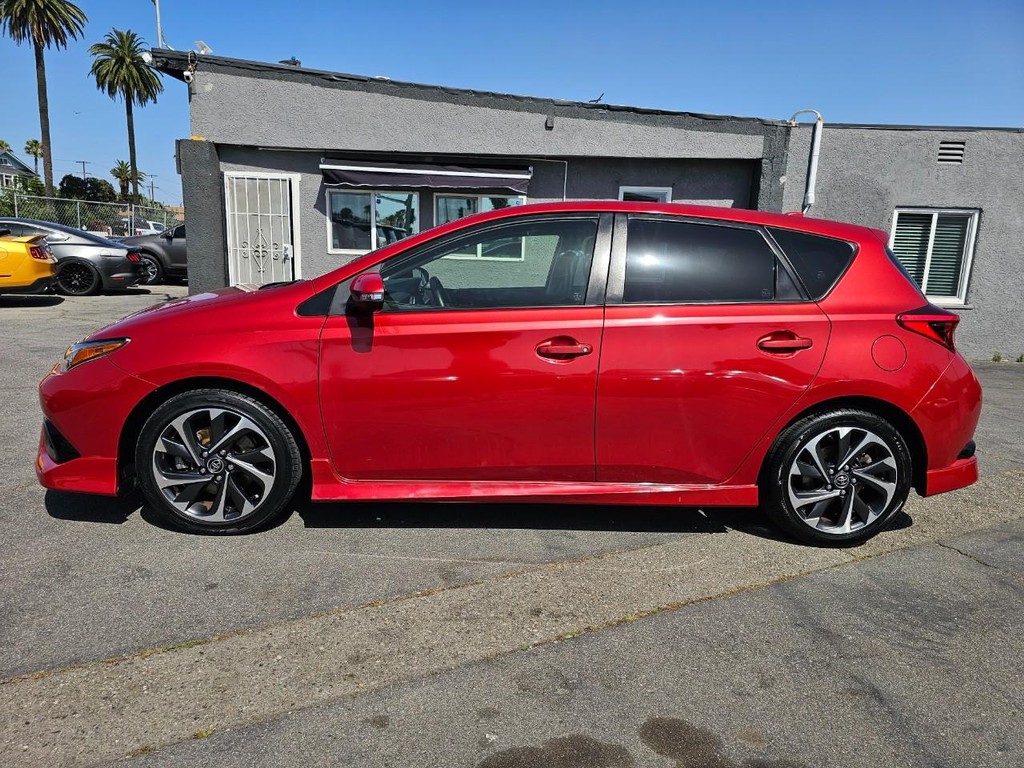 Toyota Corolla iM Vehicle Full-screen Gallery Image 3