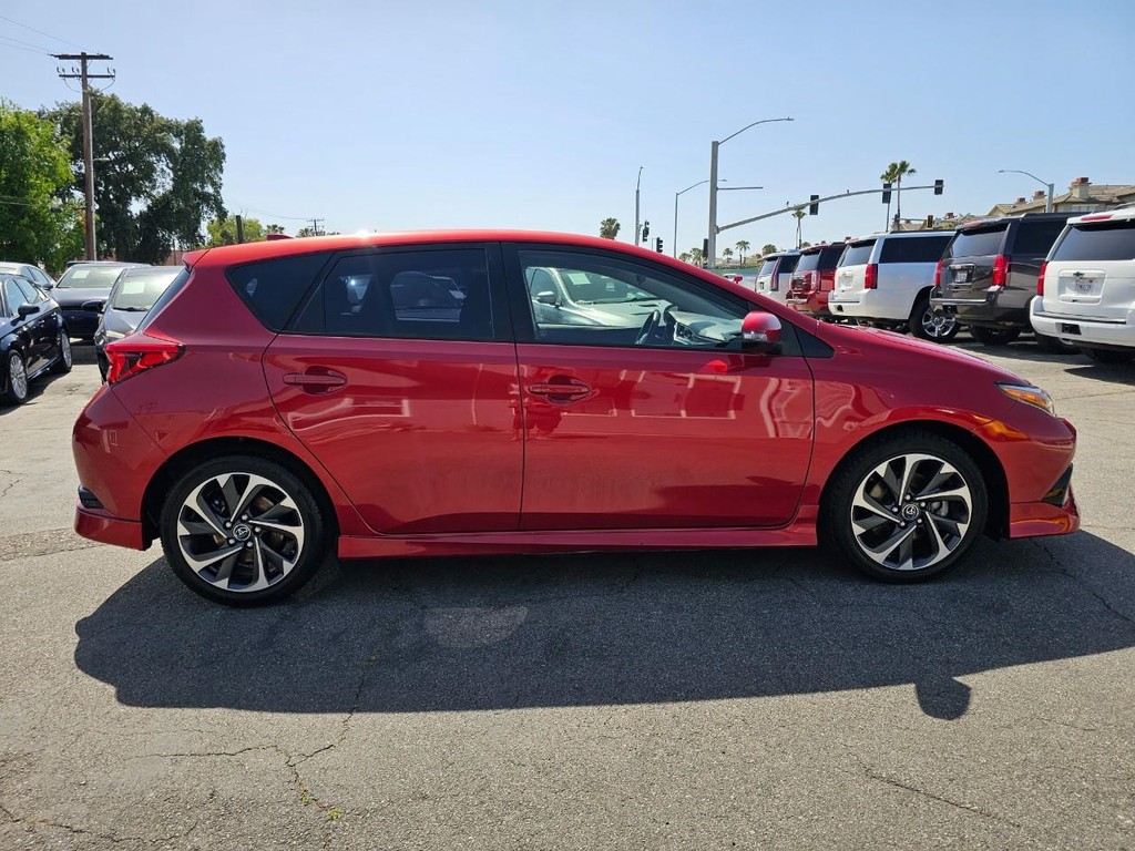 Toyota Corolla iM Vehicle Full-screen Gallery Image 7