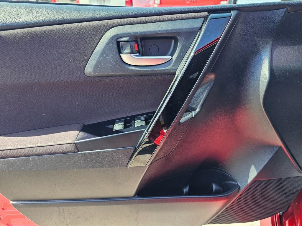 Toyota Corolla iM Vehicle Full-screen Gallery Image 17