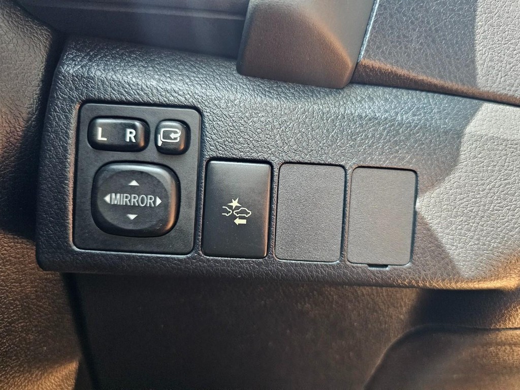 Toyota Corolla iM Vehicle Full-screen Gallery Image 19