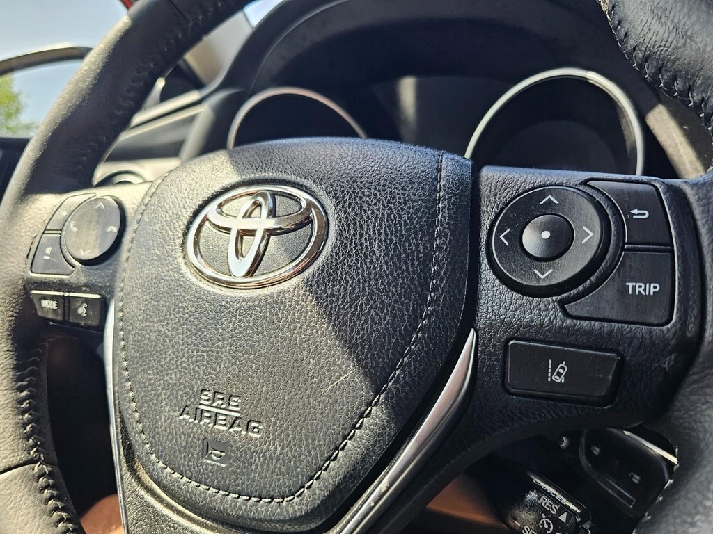 Toyota Corolla iM Vehicle Full-screen Gallery Image 21