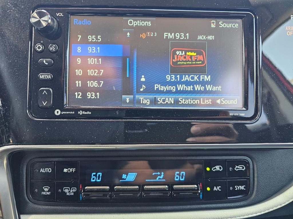 Toyota Corolla iM Vehicle Full-screen Gallery Image 23