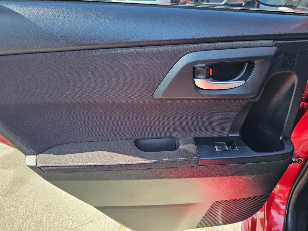 Toyota Corolla iM Vehicle Full-screen Gallery Image 25