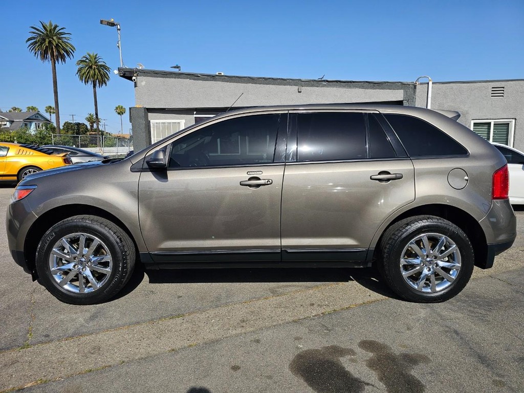 Ford Edge Vehicle Full-screen Gallery Image 3