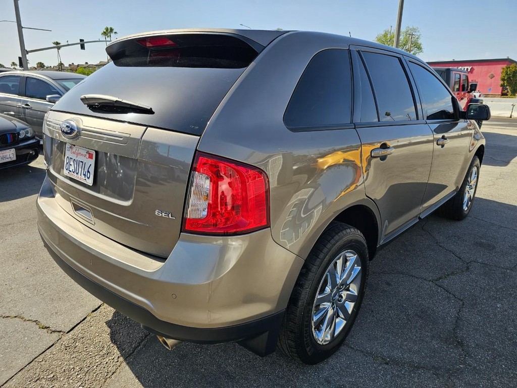 Ford Edge Vehicle Full-screen Gallery Image 6