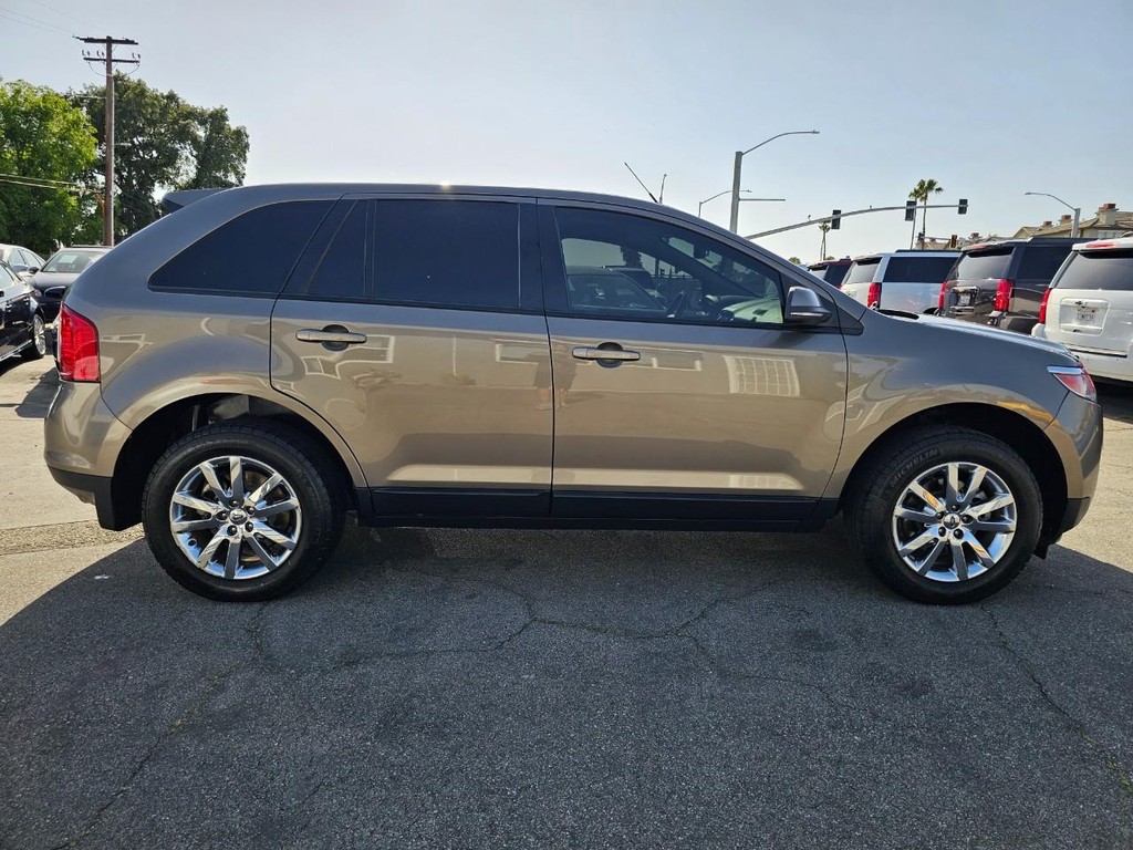 Ford Edge Vehicle Full-screen Gallery Image 7