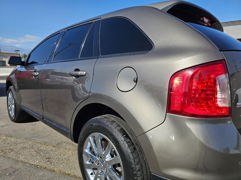 Ford Edge Vehicle Full-screen Gallery Image 12