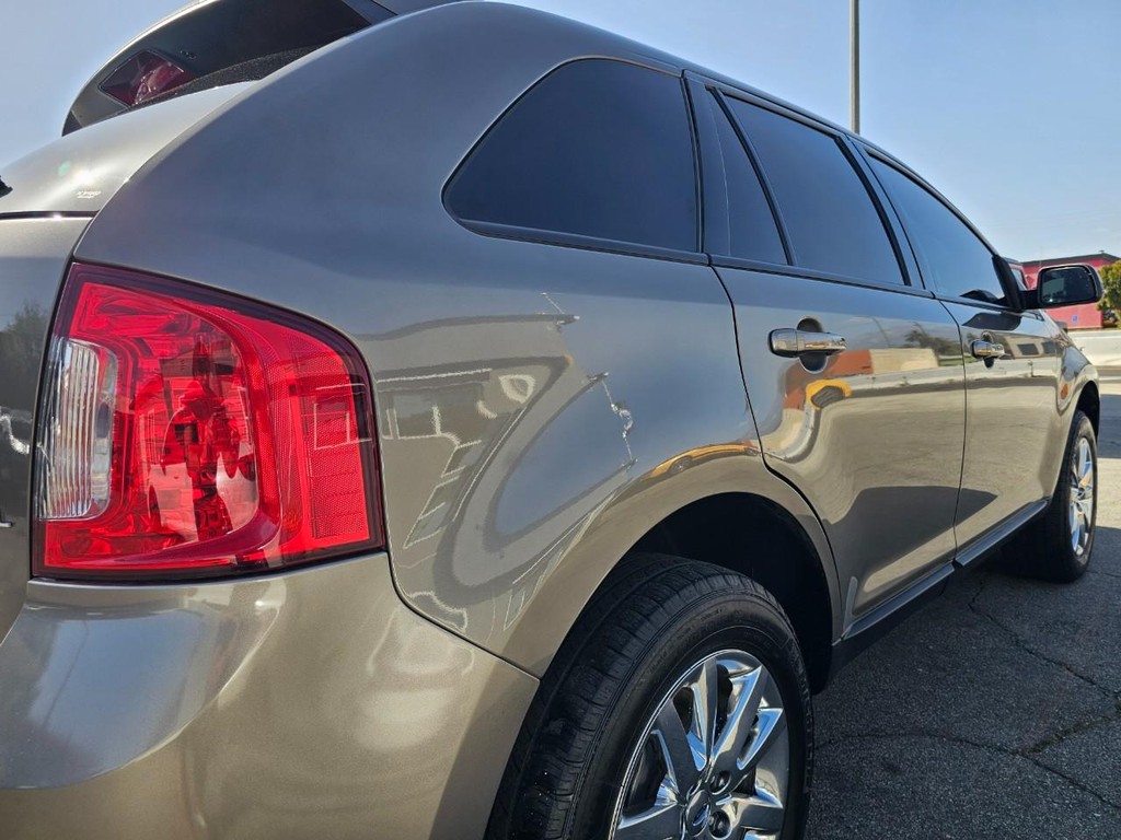 Ford Edge Vehicle Full-screen Gallery Image 13