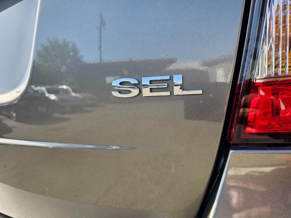 Ford Edge Vehicle Full-screen Gallery Image 14