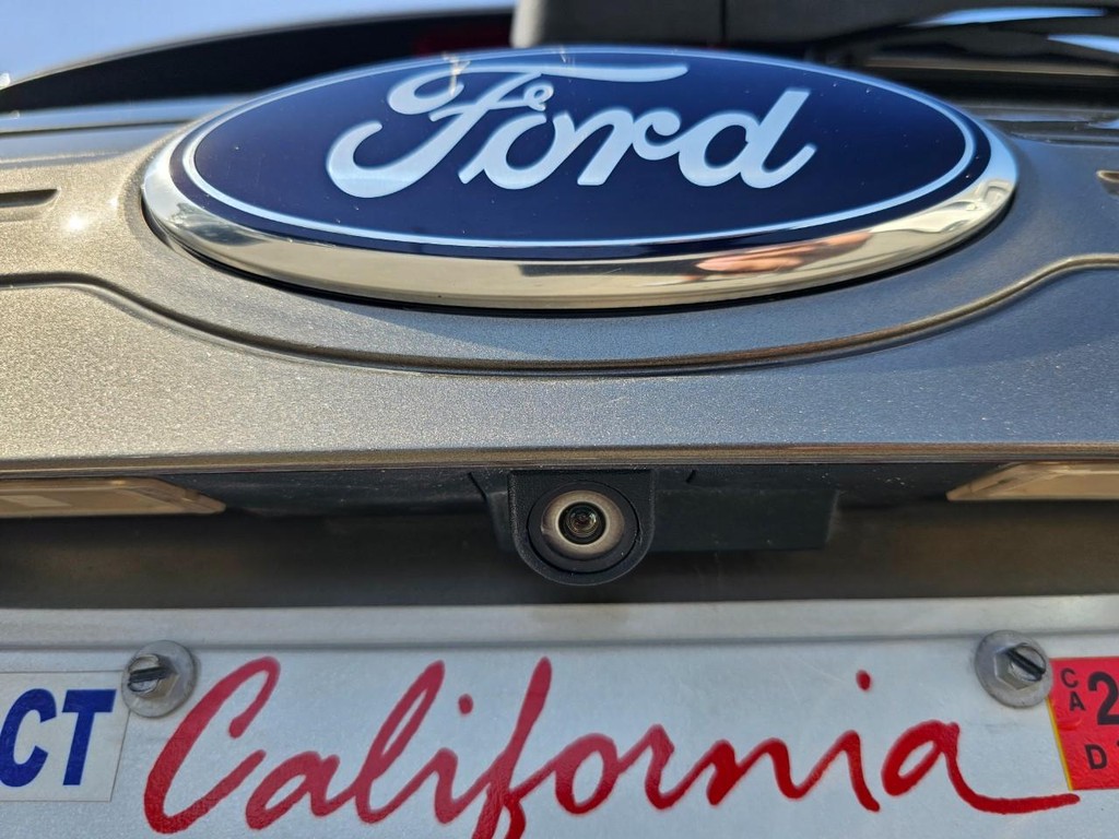 Ford Edge Vehicle Full-screen Gallery Image 15