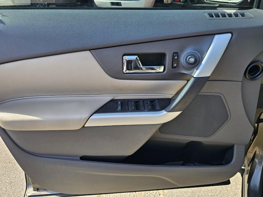 Ford Edge Vehicle Full-screen Gallery Image 18