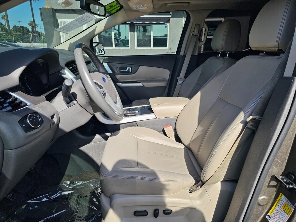 Ford Edge Vehicle Full-screen Gallery Image 19