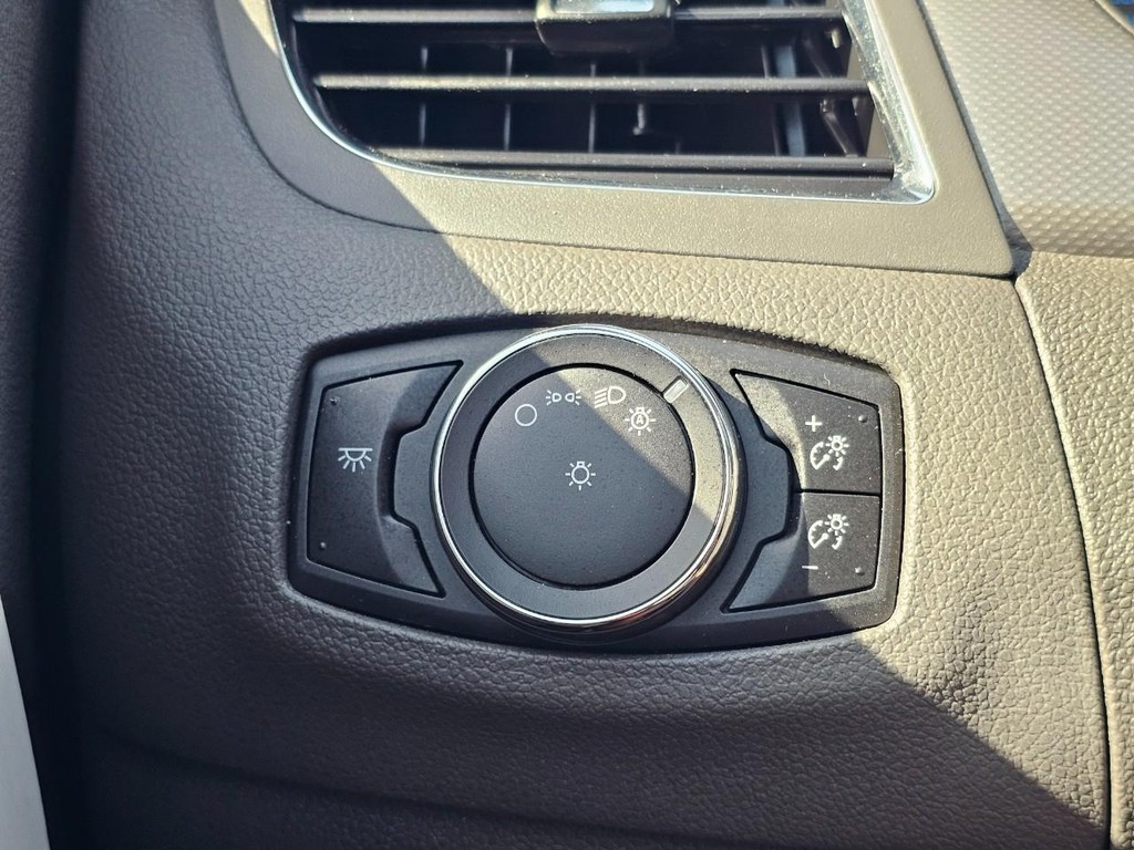 Ford Edge Vehicle Full-screen Gallery Image 20