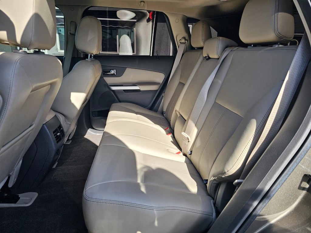 Ford Edge Vehicle Full-screen Gallery Image 24