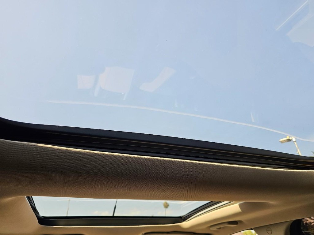 Ford Edge Vehicle Full-screen Gallery Image 35