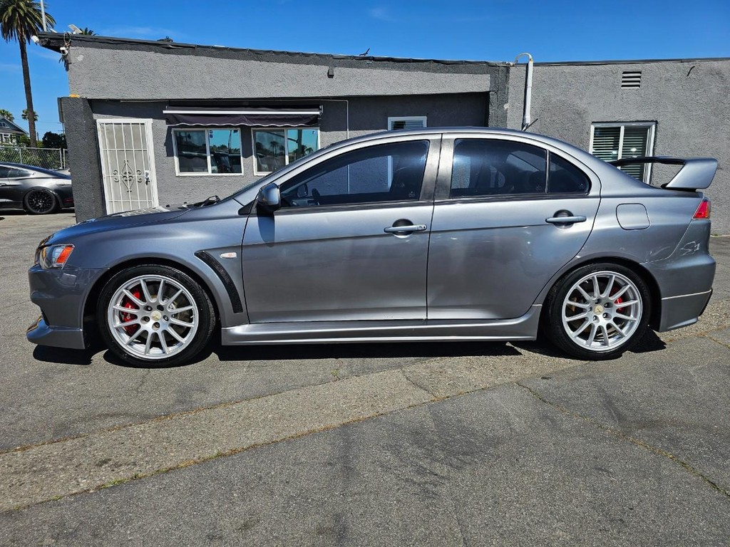 Mitsubishi Lancer Evolution Vehicle Full-screen Gallery Image 3