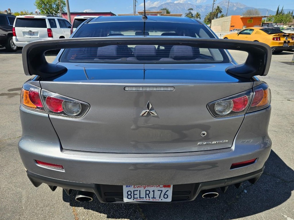 Mitsubishi Lancer Evolution Vehicle Full-screen Gallery Image 5