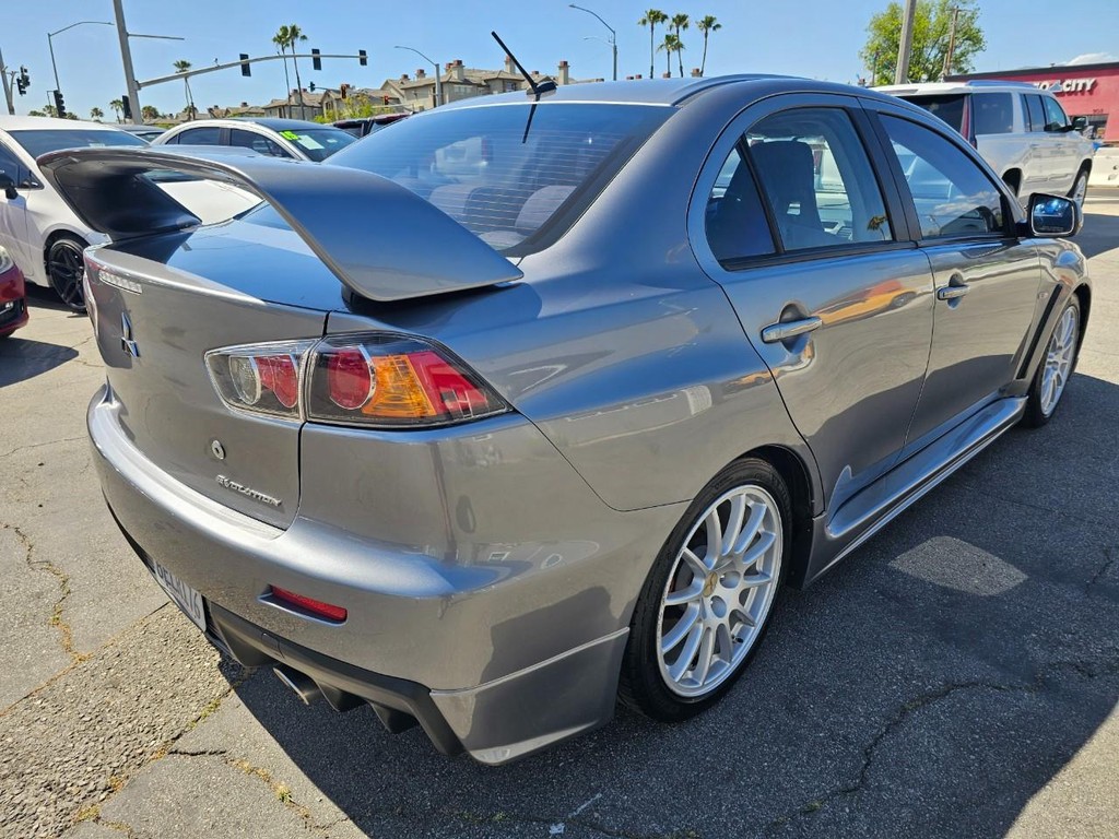 Mitsubishi Lancer Evolution Vehicle Full-screen Gallery Image 6