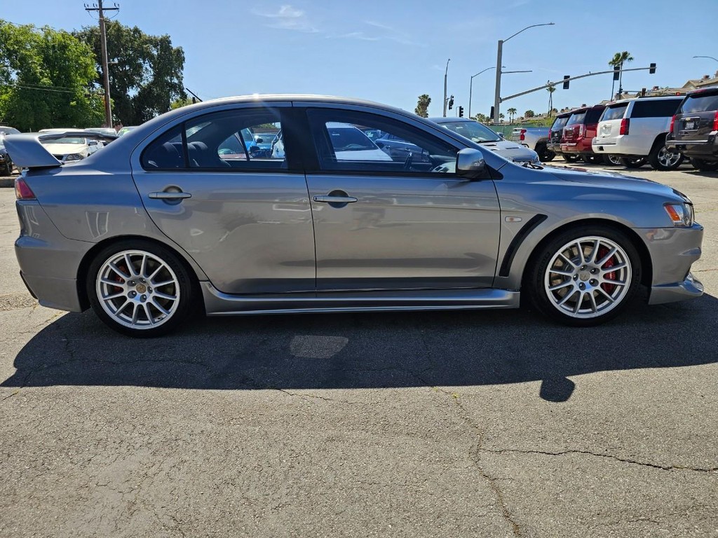 Mitsubishi Lancer Evolution Vehicle Full-screen Gallery Image 7