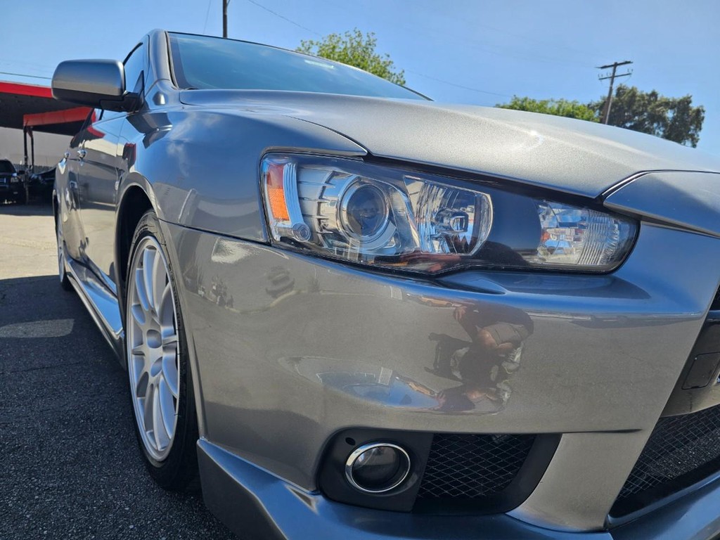 Mitsubishi Lancer Evolution Vehicle Full-screen Gallery Image 10