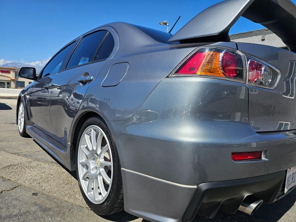 Mitsubishi Lancer Evolution Vehicle Full-screen Gallery Image 12