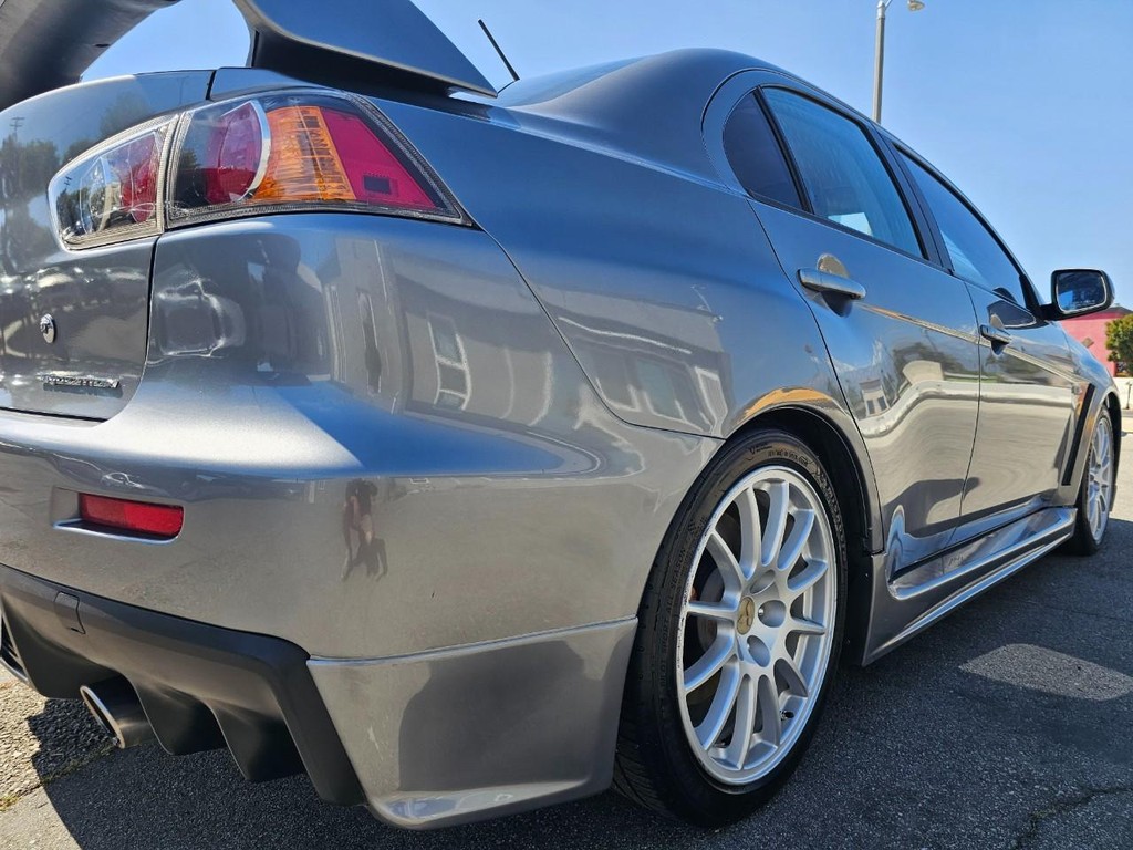 Mitsubishi Lancer Evolution Vehicle Full-screen Gallery Image 13