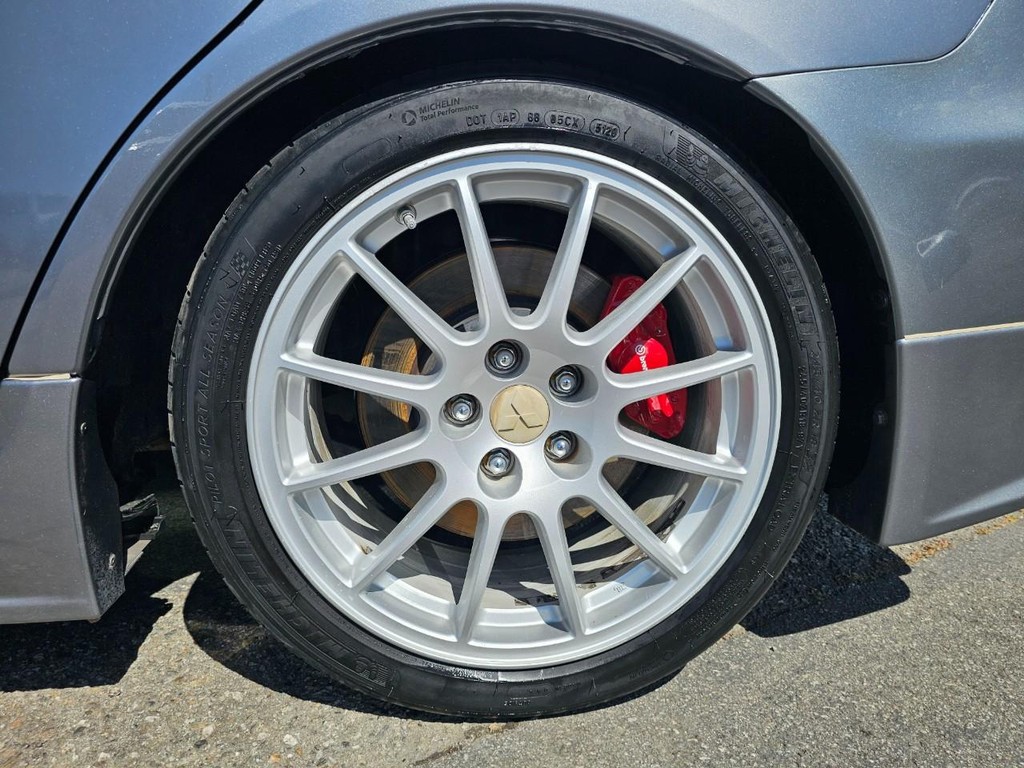 Mitsubishi Lancer Evolution Vehicle Full-screen Gallery Image 15