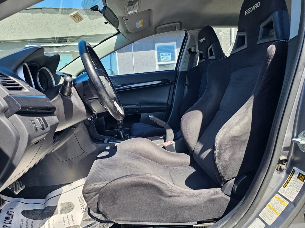 Mitsubishi Lancer Evolution Vehicle Full-screen Gallery Image 17