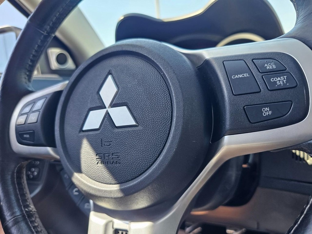 Mitsubishi Lancer Evolution Vehicle Full-screen Gallery Image 20