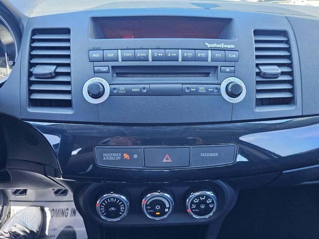 Mitsubishi Lancer Evolution Vehicle Full-screen Gallery Image 22